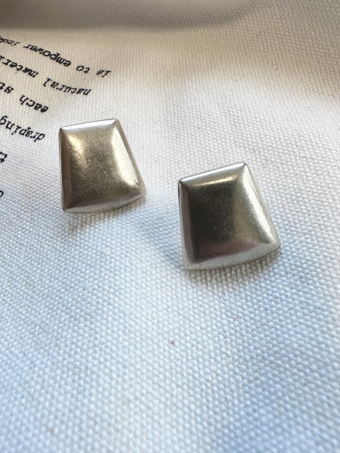 Adya Studs